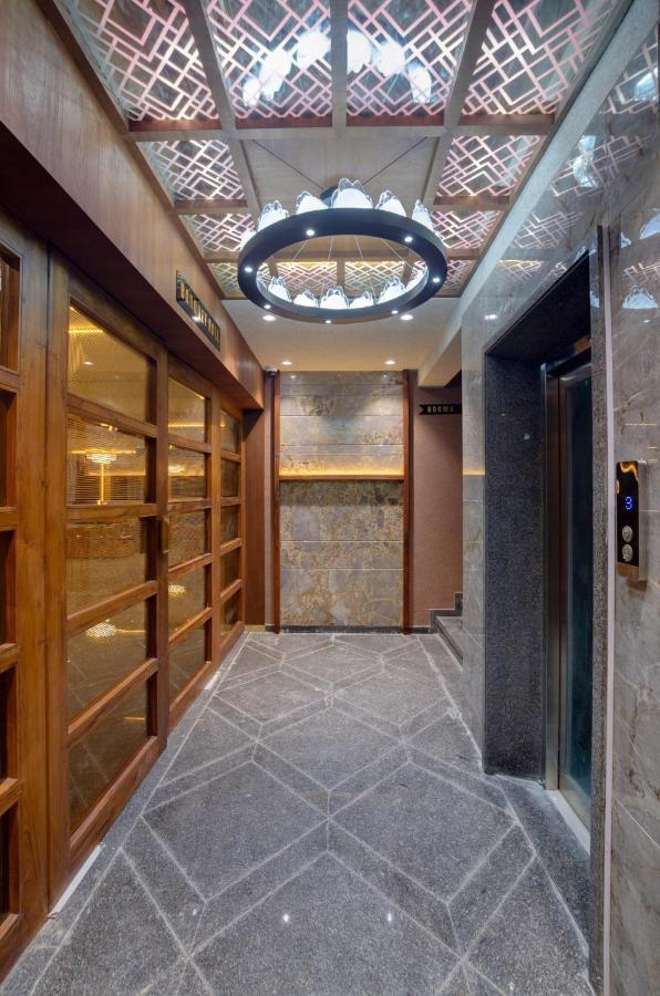 Hotel Diamond 26 Сурат Экстерьер фото